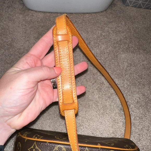 Louis Vuitton Blois crossbody handbag - Picture 12 of 15